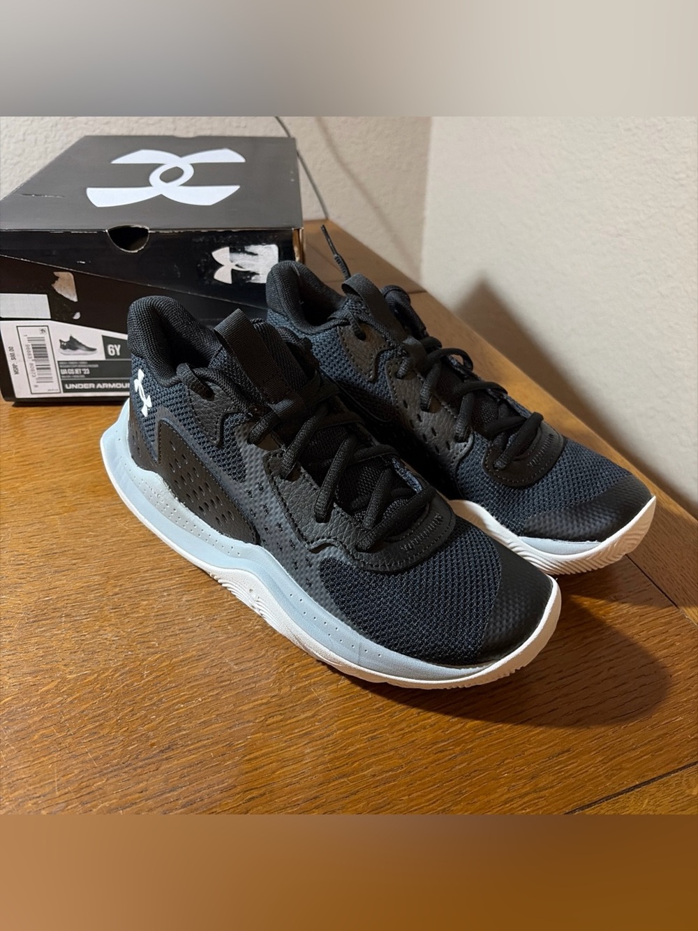 Under Armour Youth Boy's Basketball Sneakers Size 6Y Black Lace Up Low Top Shoes
